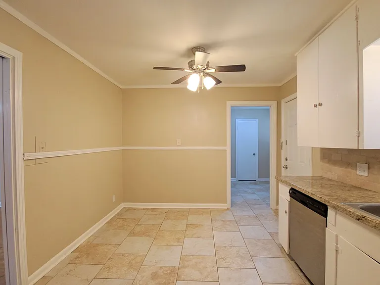 1223 Shawnee St — Photo 7