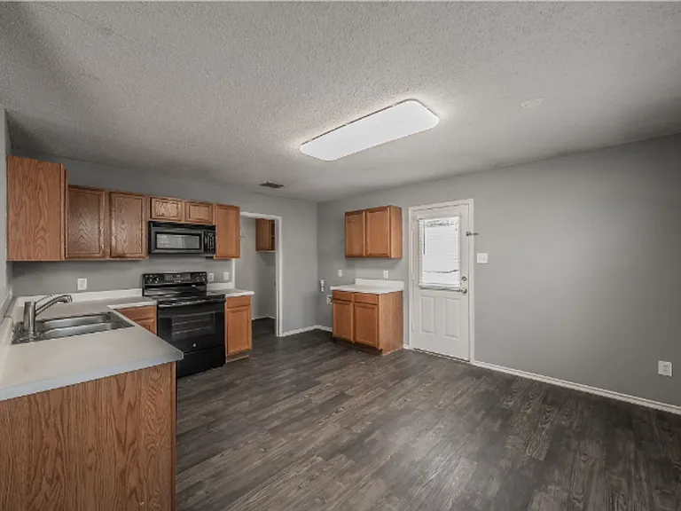3327 Clydesdale Dr — Photo 7