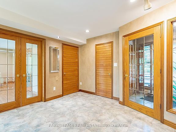 4th image of 15 Scottdale Dr
