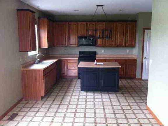 3rd image of 6170 Strathaven Dr