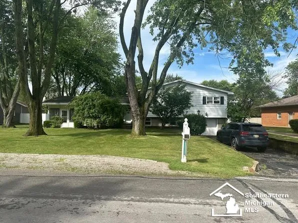 5024 Kay Dr, Monroe, MI 48161