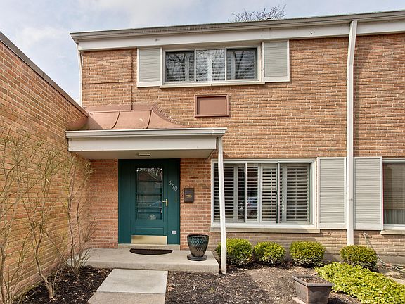 2nd image of 660 Carriage Hill Dr