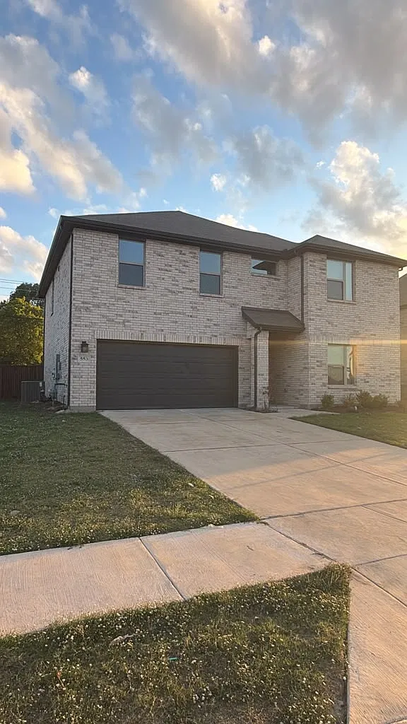 5 bed, 2483 sqft, $2,200 — Photo 2
