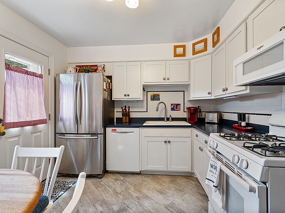 3rd image of 7511 N Bell Ave Unit B