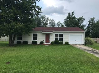 54 Riegel Dr, Hubert, NC 28539