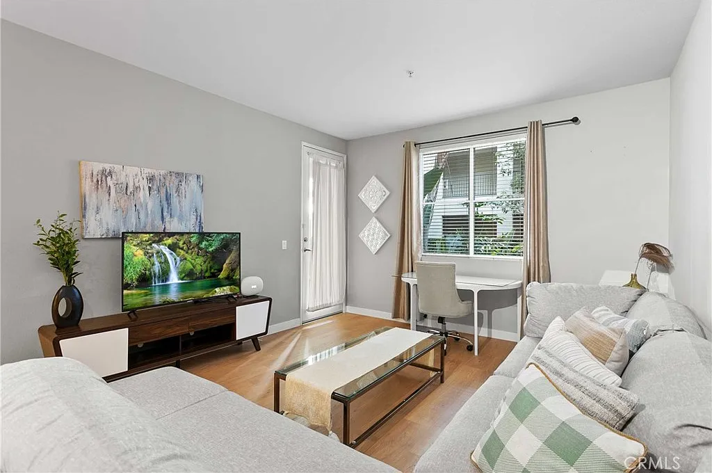 1 bed, 725 sqft, $3,600 — Photo 1