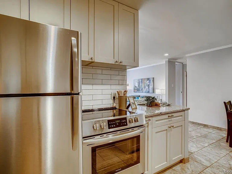 1050 N Corona St #115 — Photo 4