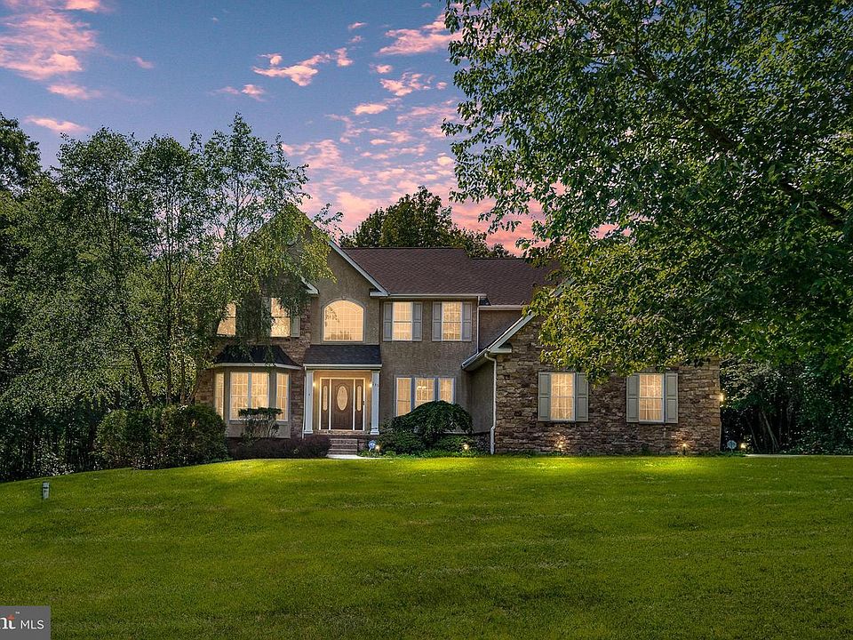 1st image of 233 Woodholme Way
