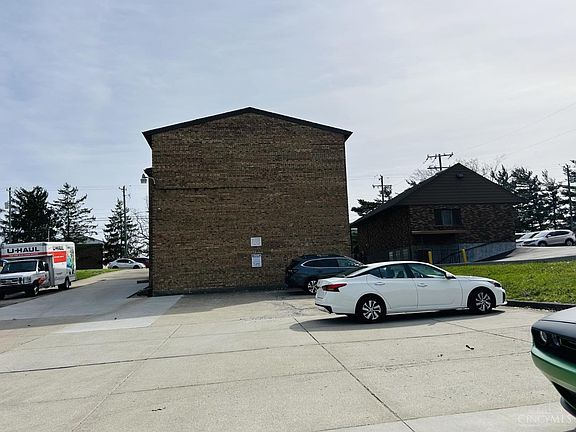 3rd image of 6211 Cheviot Rd