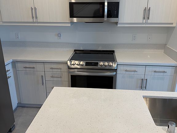 5th image of 9877 Macarthur Blvd Unit B