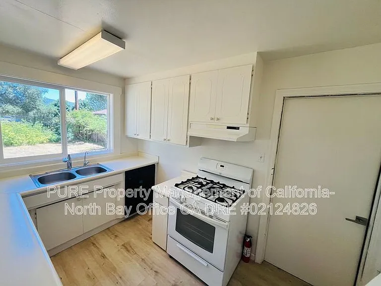 296 Gardens Ave — Photo 8