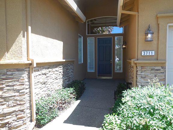 3rd image of 3711 Aliso Dr