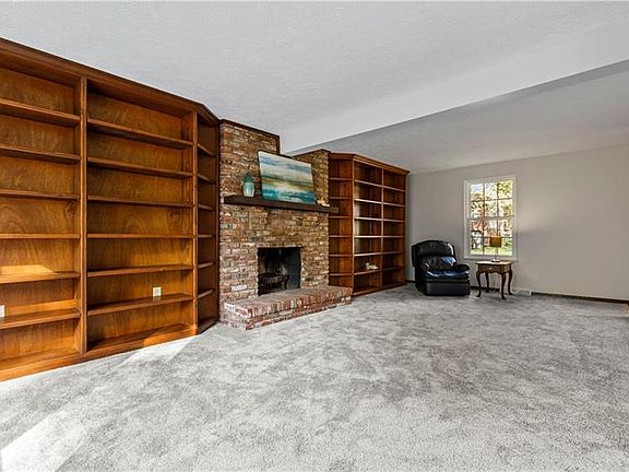 4th image of 533 Greenspire Ct
