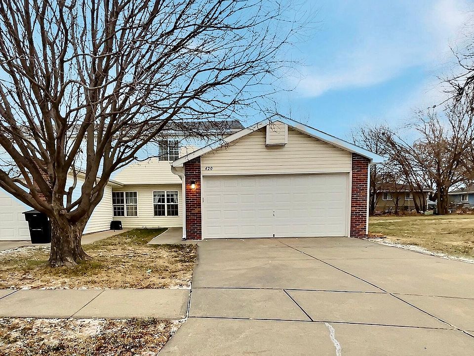 Front of townhome with 2 stall attatached garage