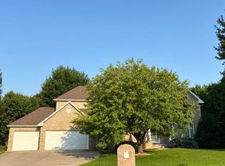 811 Viking Dr, Marshall, MN 56258