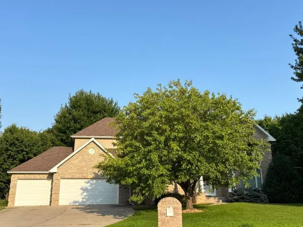 811 Viking Dr, Marshall, MN 56258