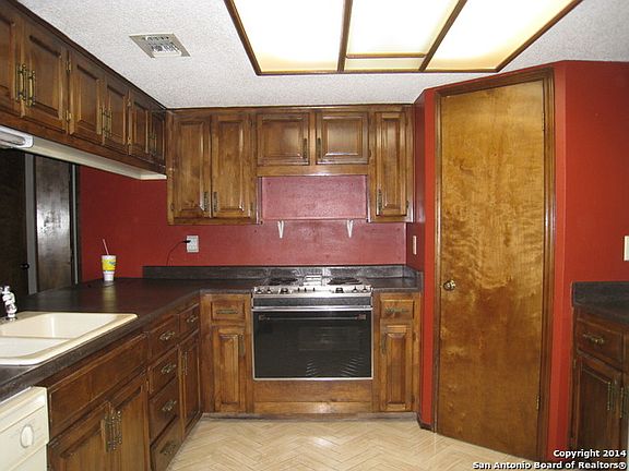 3rd image of 1004 Robert Derrick Dr