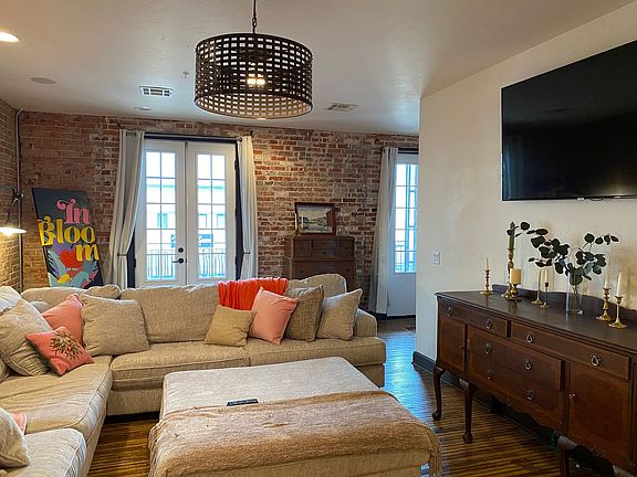4th image of 711 S Main St #3