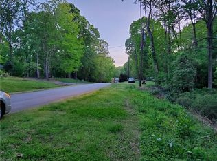 809 Pinoak Rd, Greensboro, NC 27455