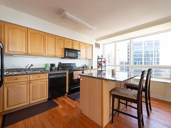 4th image of 512 N McClurg Ct APT 3504