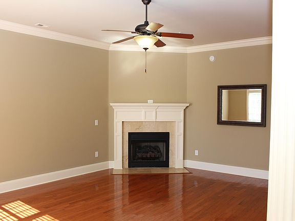 5th image of 210 W Lake Cir