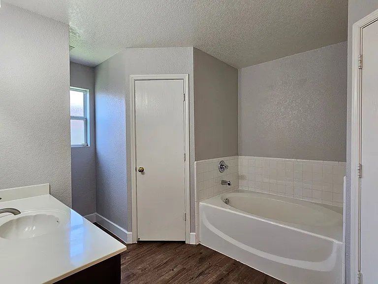 5106 Holster Dr — Photo 11