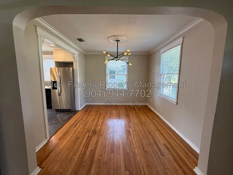 1309 Macarthur St — Photo 8
