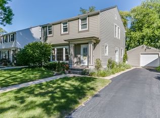 5550 N Bay Ridge Ave, Whitefish Bay, WI 53217