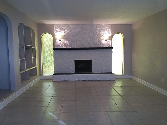 Den w/Fireplace