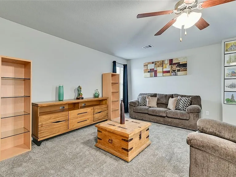 400 Lewisville Ln — Photo 16