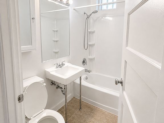 4th image of 3755 N Seminary Ave #3S