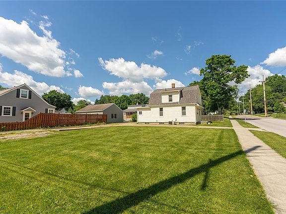 3rd image of 1220 Phelps Ave