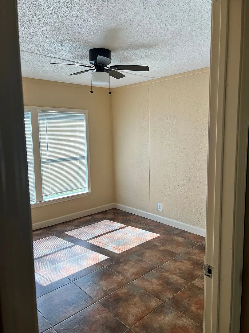 Introducing our 2 bedroom / 1 Bathroom Duplex For Rent in Beaumont, TX — Photo 4