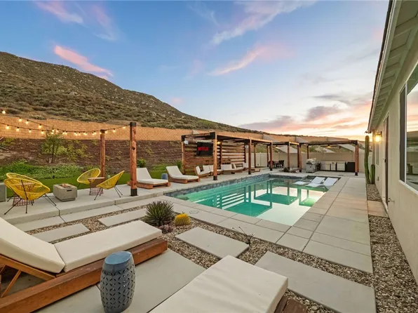 32157 Prairie Crossing Dr, Winchester, CA 92596