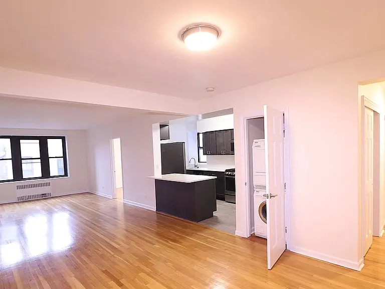 3415 Parsons Blvd #4R — Photo 11