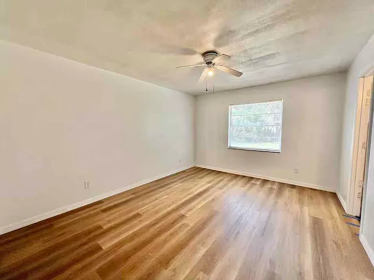 319 Autumn Dr — Photo 16