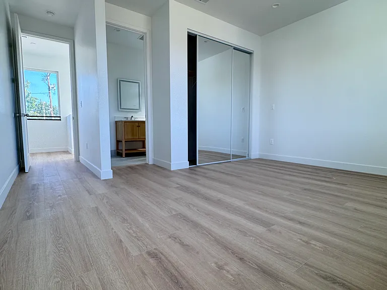 22657 Valerio St #22659 — Photo 9