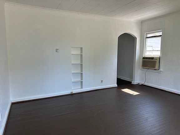 3rd image of 703 N Allyn St