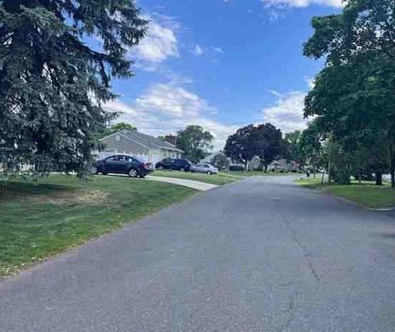 Exterior Neighborhood (street photo)