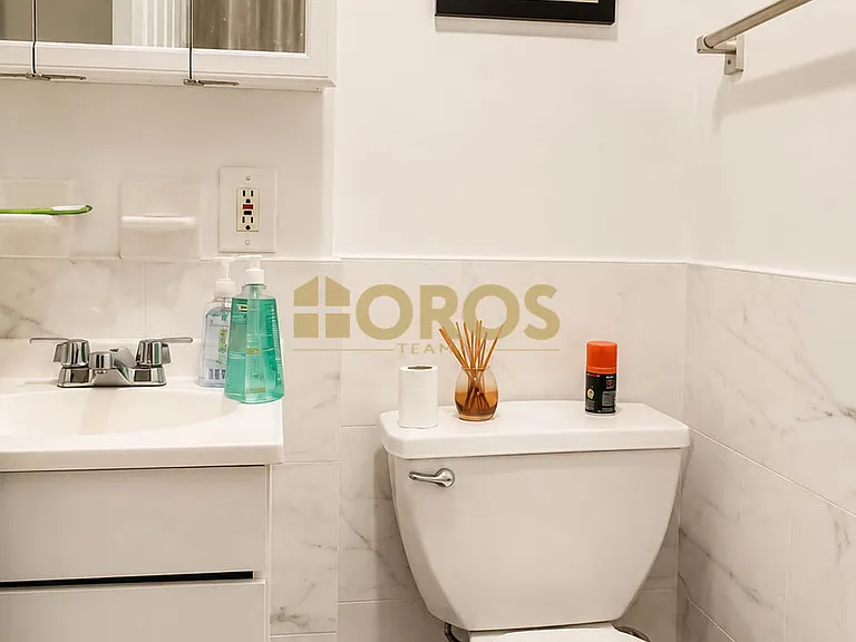217 E 10th St #12 — Photo 4