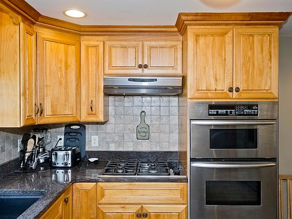 5th image of 39 Bonnie Brae Dr