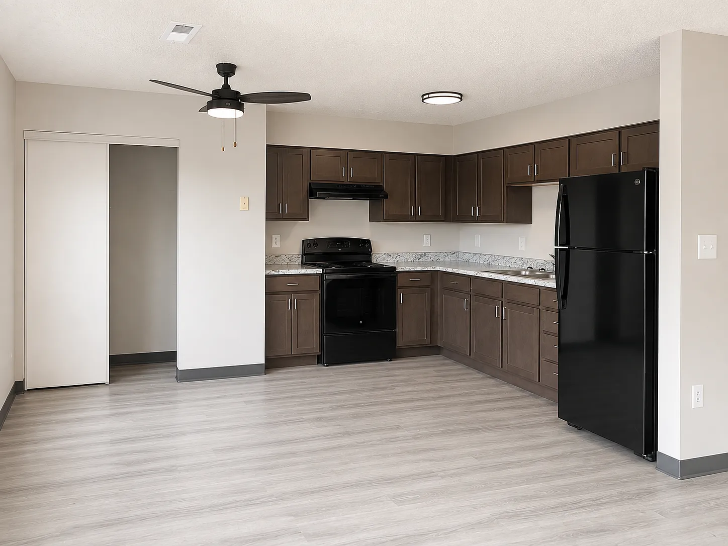 Emerald Apartments — Photo 2