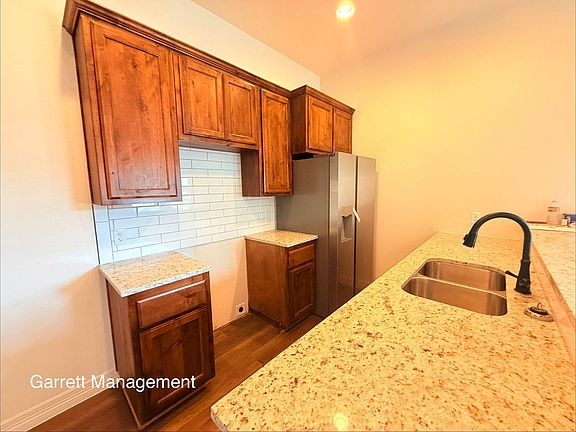 5th image of 207 N Ridge St