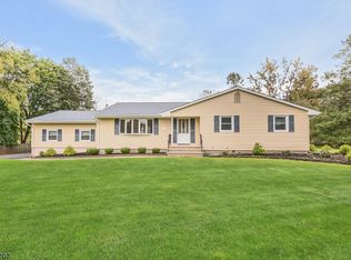 7 Heather Ln, Belle Mead, NJ 08502