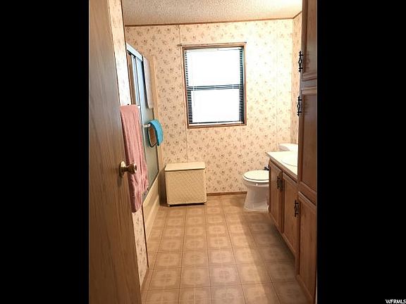 3rd image of 675 Villa Cir