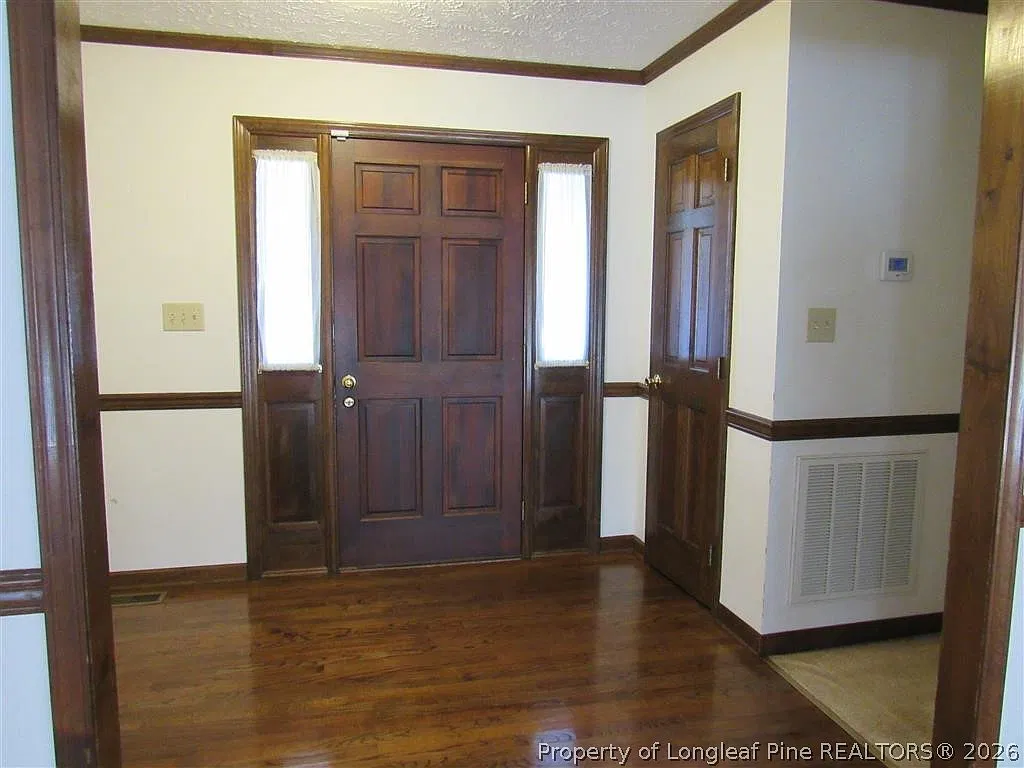 3 bed, 2.0 bath, 2150 sqft, $1,795 — Photo 3