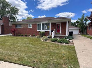 9372 Allen Rd, Allen Park, MI 48101