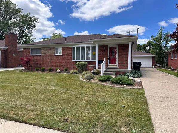 9372 Allen Rd, Allen Park, MI 48101