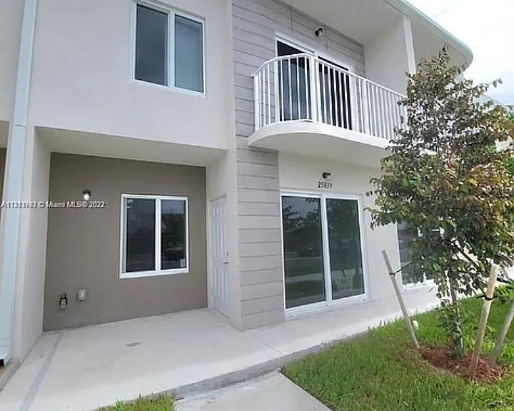 25893 SW 144th Ave #1 — Photo 1
