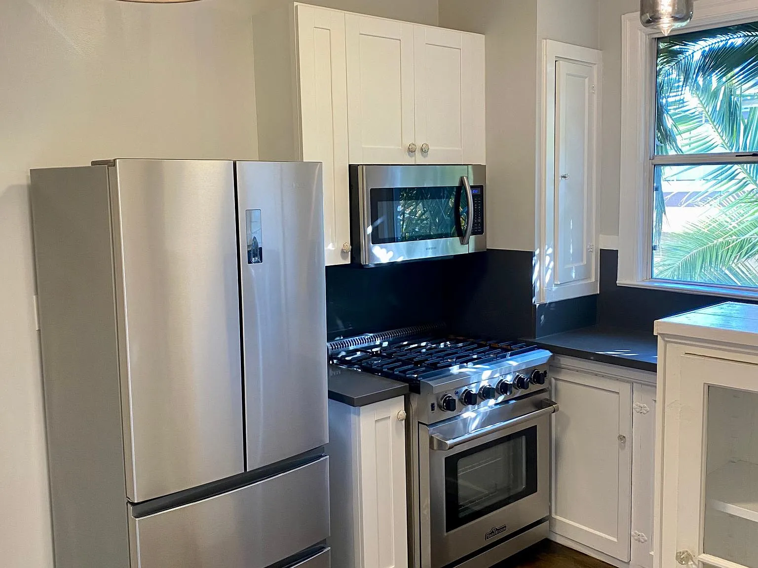 1405 Bellevue Ave — Photo 2